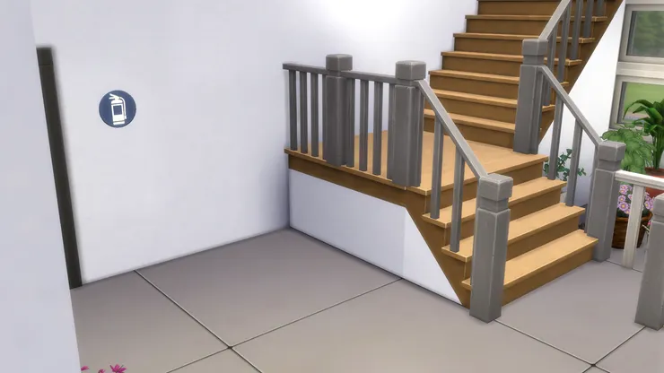 一樓的樓梯跟地下層是一模一樣。學校不需要花巧。