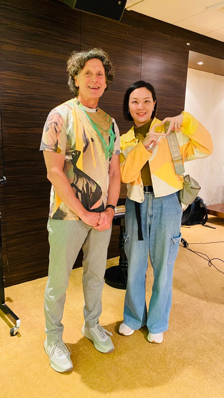 圖為去年底參與兩廳院大師講座，跟奧克蘭大學舞蹈研究系主任 Pr. Raphel Buck 的合照