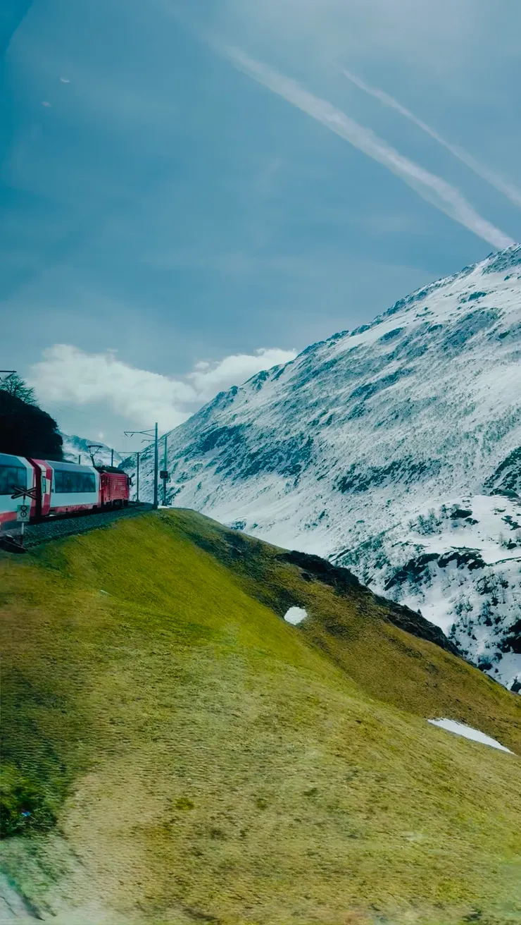 冰河列車以可以看到阿爾卑斯山景聞名