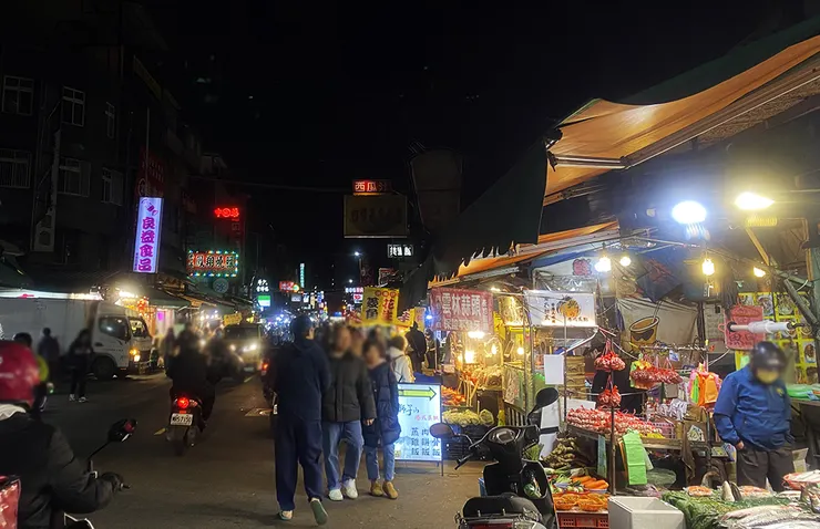 新莊美食推薦2025│四維夜市小吃【辣媽】麻辣/紅燒鴨血臭豆腐（麻辣燙）