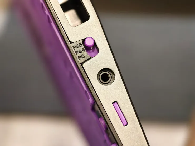 PS5/PS4/PC 模式切換開關。