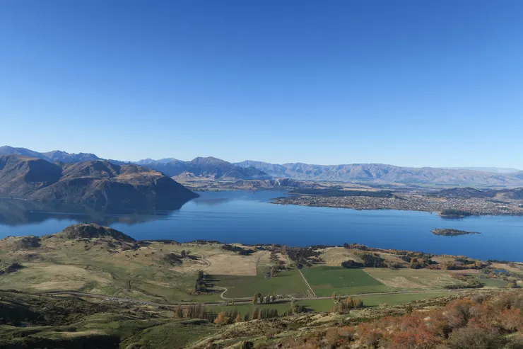 因為爬山的時候是雲海，下山的時候是湖景，所以感覺就像走了一條新路，沒有來回的重複感。
