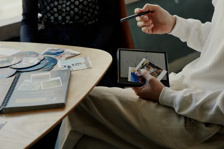 甚至也有些牌卡，已經畫完了又作廢的