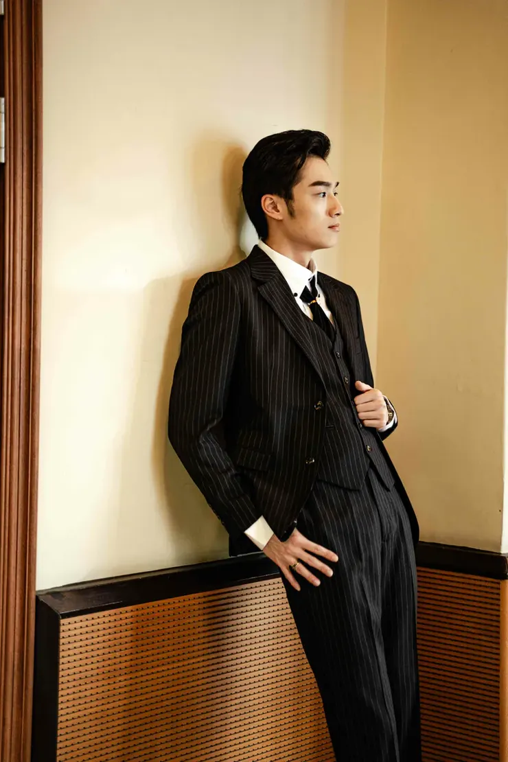 2. 條紋英倫西裝外套 184 黑色