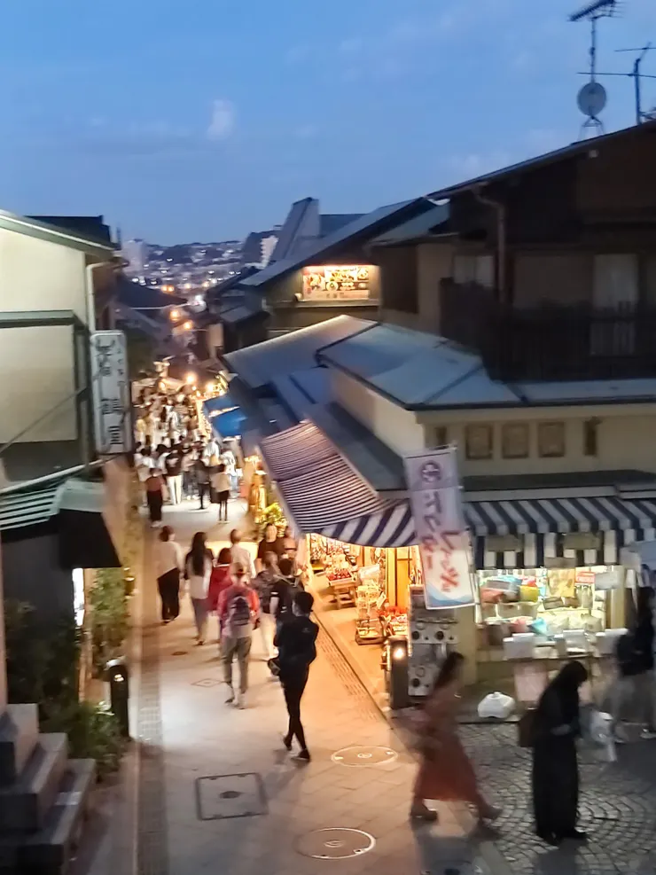 夜間的江之島街道