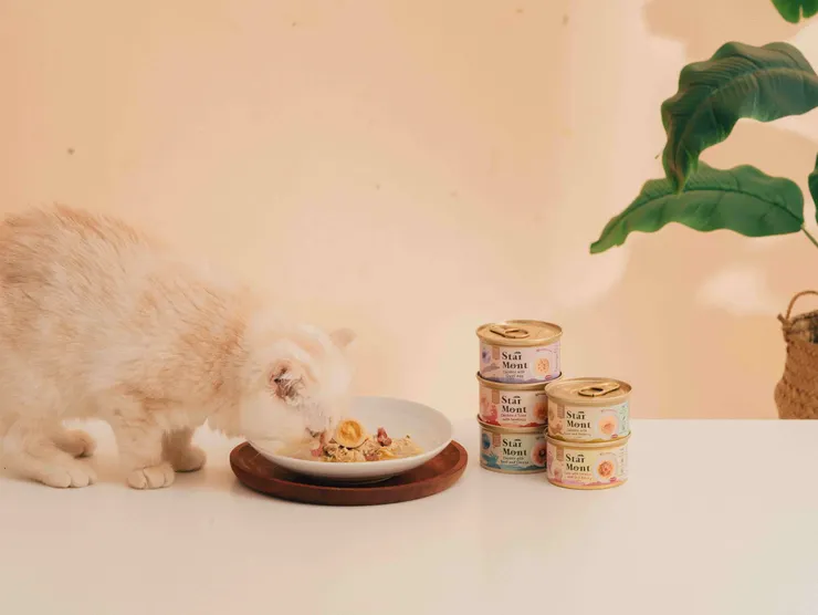 圖說：星丘STAR MONT流星貓罐堅持無重組、無混粉，撕開罐蓋就能看見食材最真實的質地，給予毛孩最純粹的原型營養。（資料來源：尾巴丘毛孩選物）