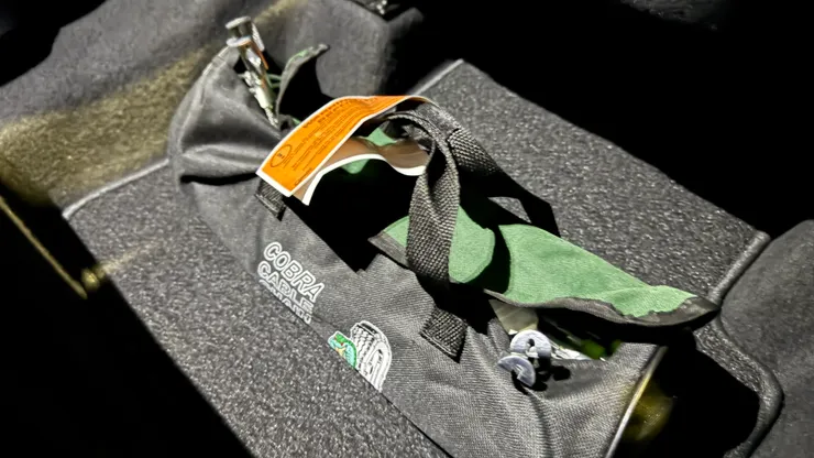 去買雪鏈跟店員閒聊一下，他還提醒我們如果雪鏈要退貨的話絕對不能把提把上的貼紙撕掉，人也太好了吧