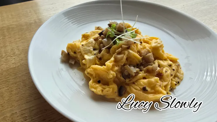 菌菇炒蛋超好吃！非常推薦可以點！