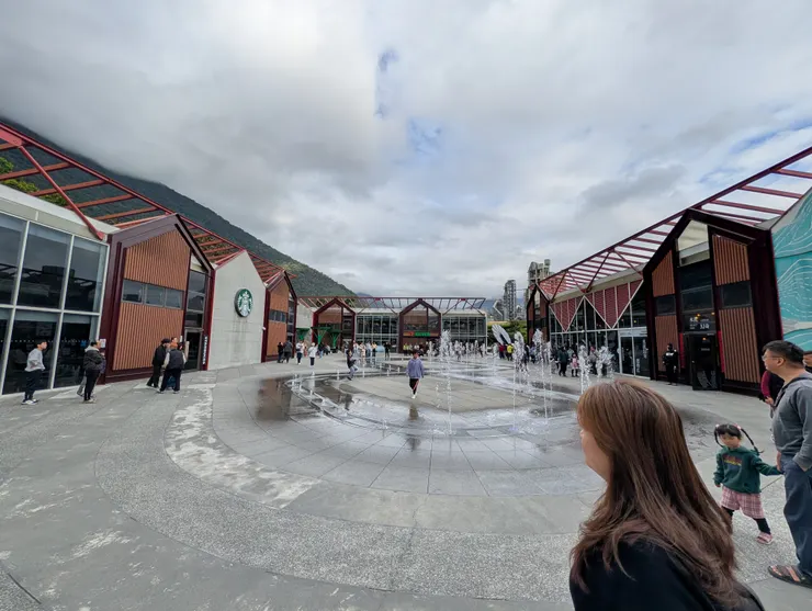 「妥善廣場」水舞表演