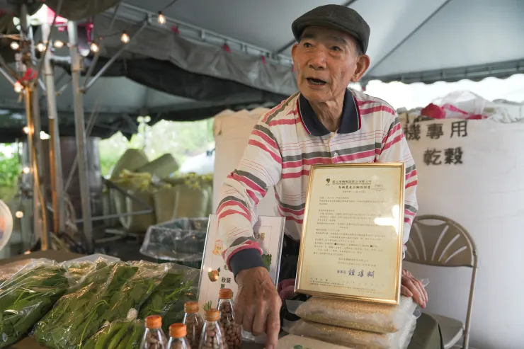 「希望不只提供安全、健康、養生的稻米給消費者，也希望鄰居農民們，因種植有機而擁有健康的身體。」徐坤漳語氣堅定。