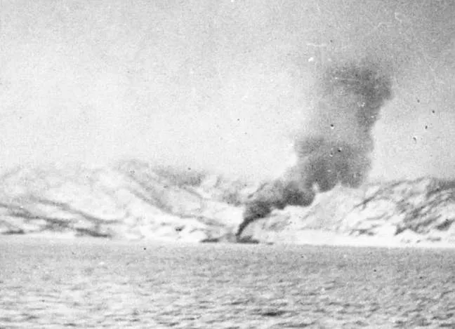 在峽灣南側附近拋錨的埃里希·克爾納號