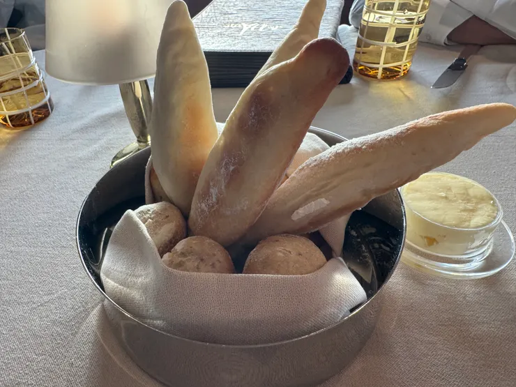 即使是在船上，餐前麵包一點也不馬虎