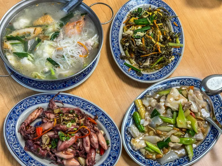 16:00 準時吃到黑白毛！！好開心！！🥰