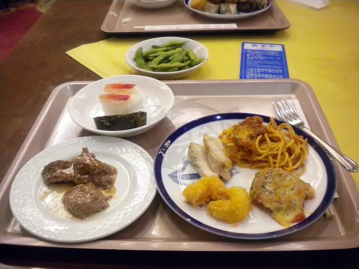 4晚飯店裡唯一一間有拍到晚餐的XD