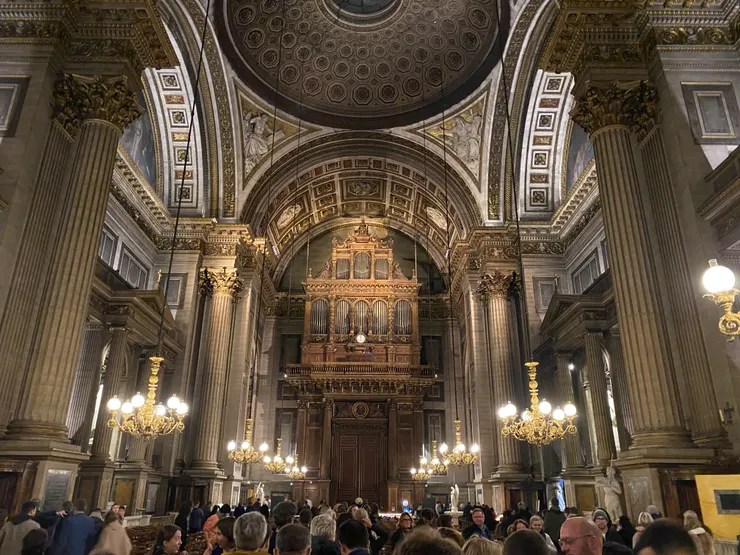 散場時的樣子，還有管風琴