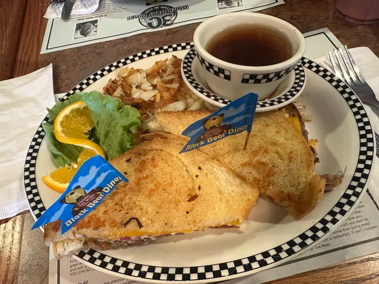 盤子是巨大的那種