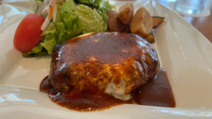 不知不覺漢堡排就被消滅。