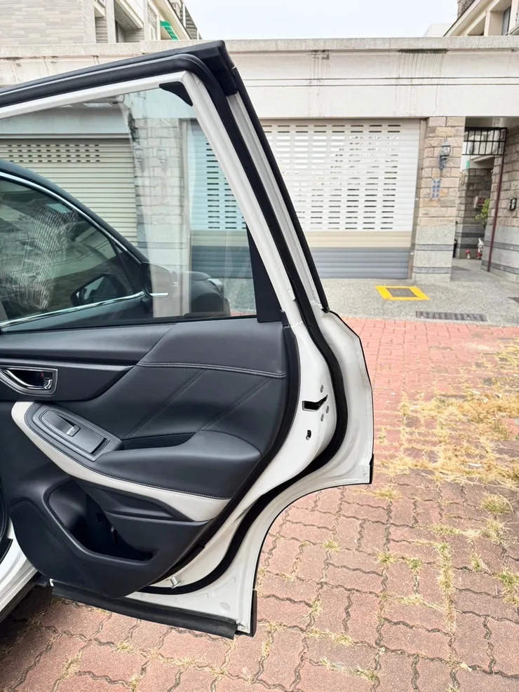 台南汽車包膜推薦【Force弗爾仕車體包膜】3M膜料全車改色