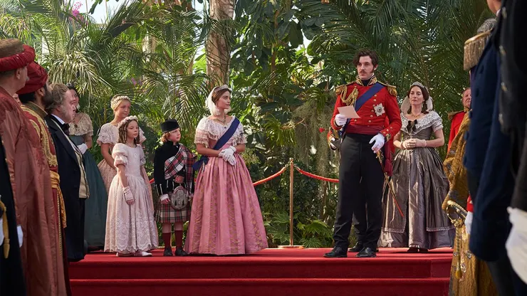 萬國博覽會開幕式，女王身後站的正是一雙兒女維琪與貝提