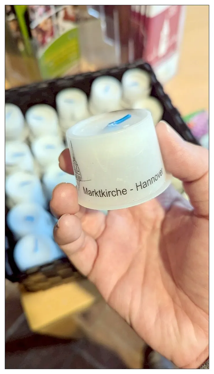 應該可以點個蠟燭祈福的, 可是我沒有(笑) 記得要1歐吧~~