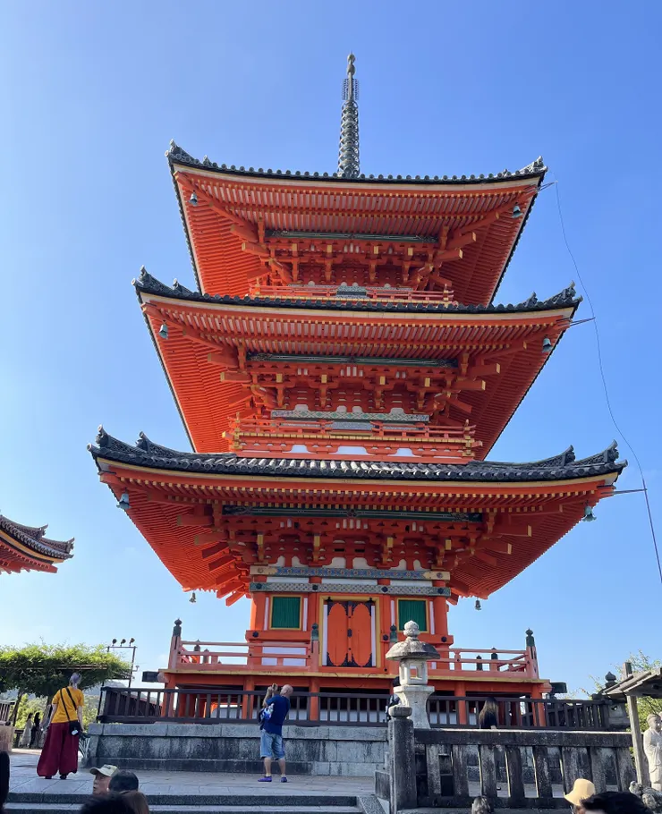 三重塔，聽說從京都市區也能看到，所以很經典的被印在門票上。