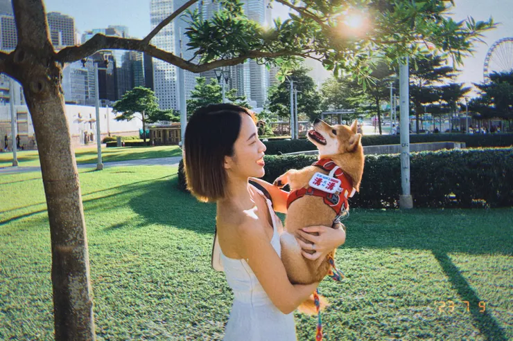 人一旦有了想法之後，就容易渴望膨脹，趕着以行動兌現。喜歡任何一物或一人，都可以是剎那的衝動，或是經年累月的憧憬，卻不一定能稱配得上。