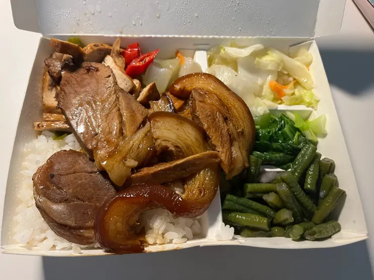 氣到飯沒吃完，有些菜沒記到也懶得改了。