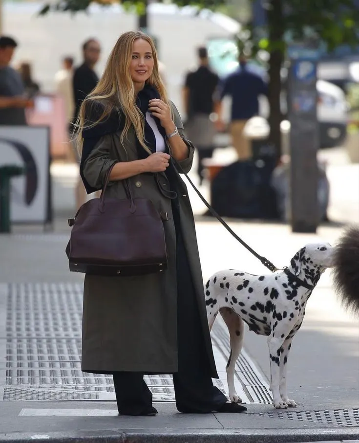 先看看人家拿的多優雅