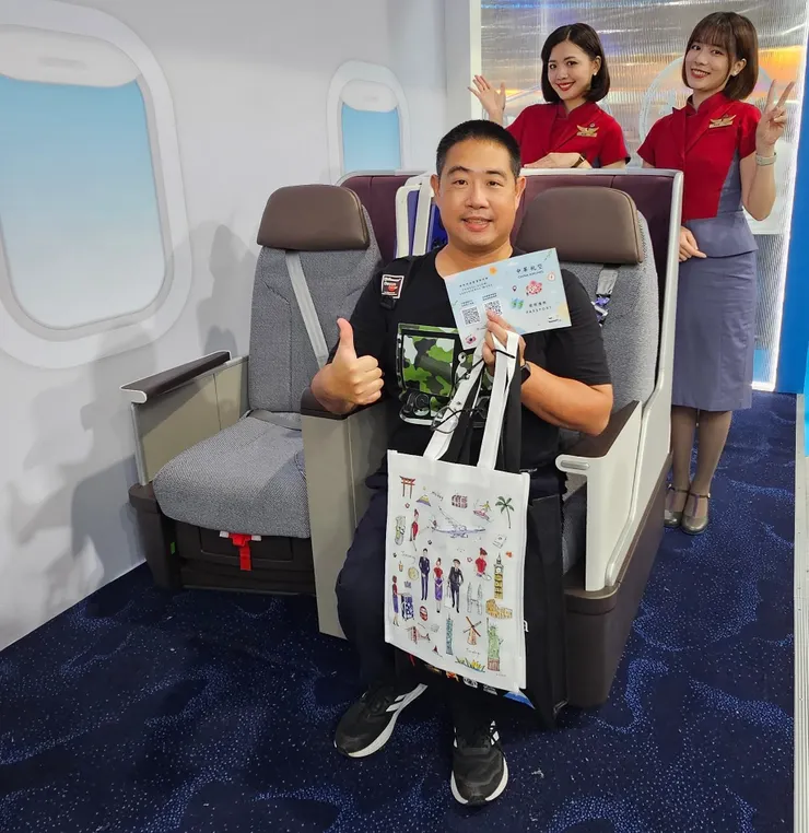 我在2024ITF台北國際旅展的華航攤位!這是華航空中巴士A321neo型客機的商務艙!