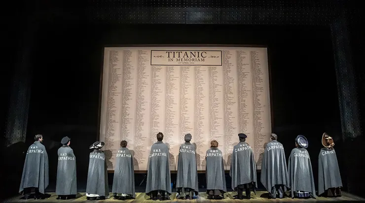 官網劇照https://titanicthemusical.co.uk/photos/production/large/075.jpg