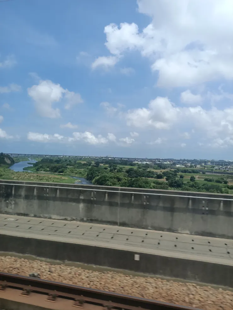上車啦!看風景,結果我發現我坐高鐵,也會暈車,也太好笑了!