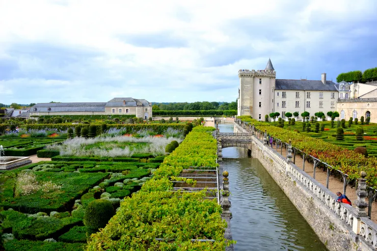 【羅亞爾河水環護城樓兼滋養花木 文藝復興風格融合了自然與人文】