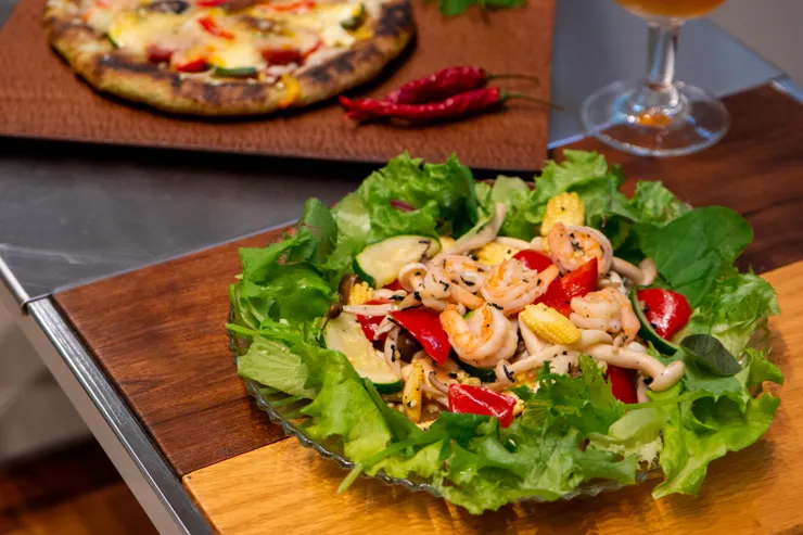 薈福的台茶創意野炊料理教室:阿里山紅茶醬淋 鮮蝦白酒野菇溫SALAD