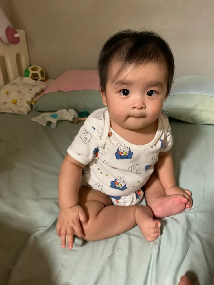 滿7個月，或坐或爬已經抓不太住了