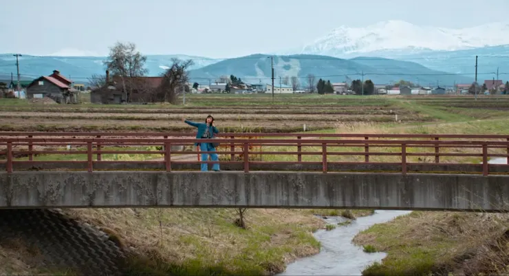 15年後一樣的小橋。來源：NETFLIX