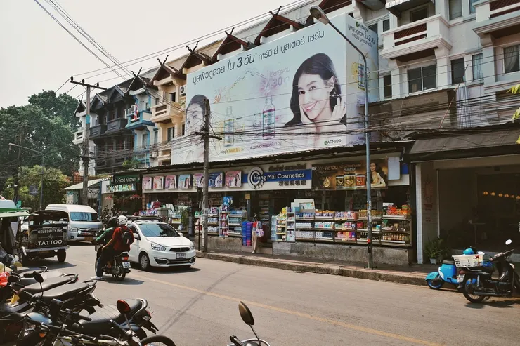 買了很多泰國有名的彩妝品牌 MERREZ'CA商品