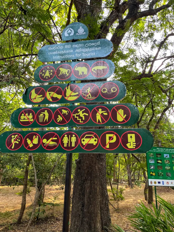 隔天在園區告示牌裡面還真的標有大象..