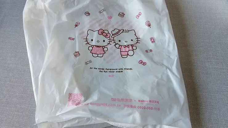 外帶塑膠袋也是Hello Kitty!