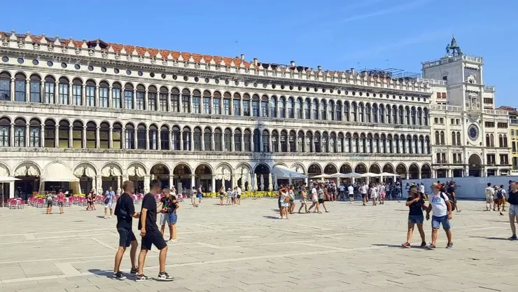 聖馬可廣場北面有許多藝廊和咖啡館
