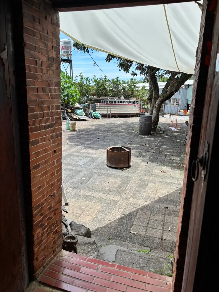 從門口看出去的景色～非常愜意的夏日。