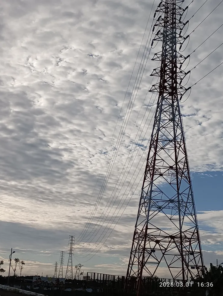 國愁壓空雲欲墜
