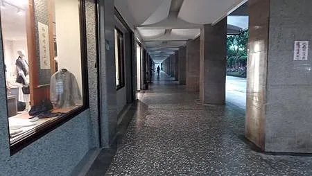 [台北旅遊]慈濟大愛恩感科技忠孝館，兼具服飾店、商品陳列館，