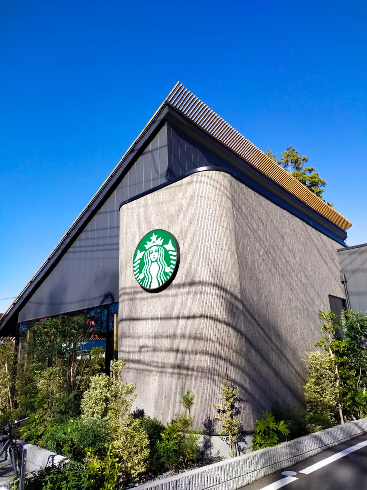 面對馬路一側的分店外觀十分有形