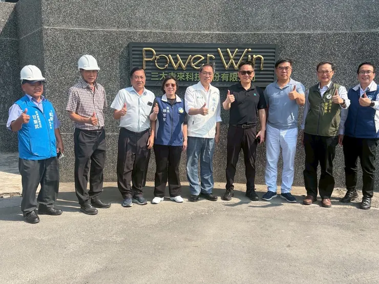 圖說：三大未來屏東循環利用設施迎接立法院與環境部等單位參訪，展現電池循環產業發展成果。（圖／三大未來）