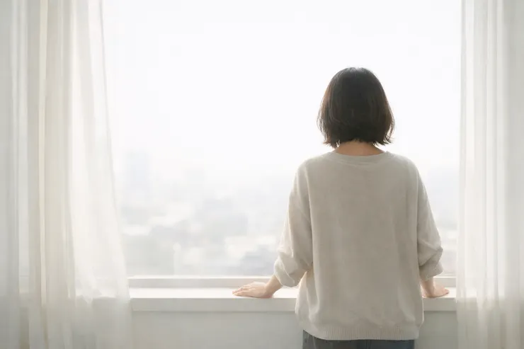 窗邊的安靜，像一個不急著被命名的片刻。