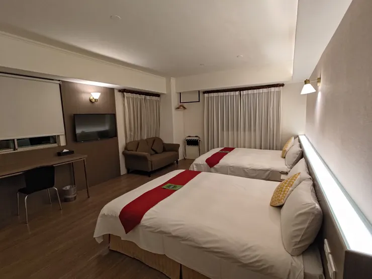 此次也有跑者住宿優惠方案，我們是住麗格休閒飯店，他們還佛心地幫我們升級