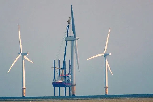 離岸風機安裝的Jack up vessel(wikimedia commons CC BY-SA 2.0)