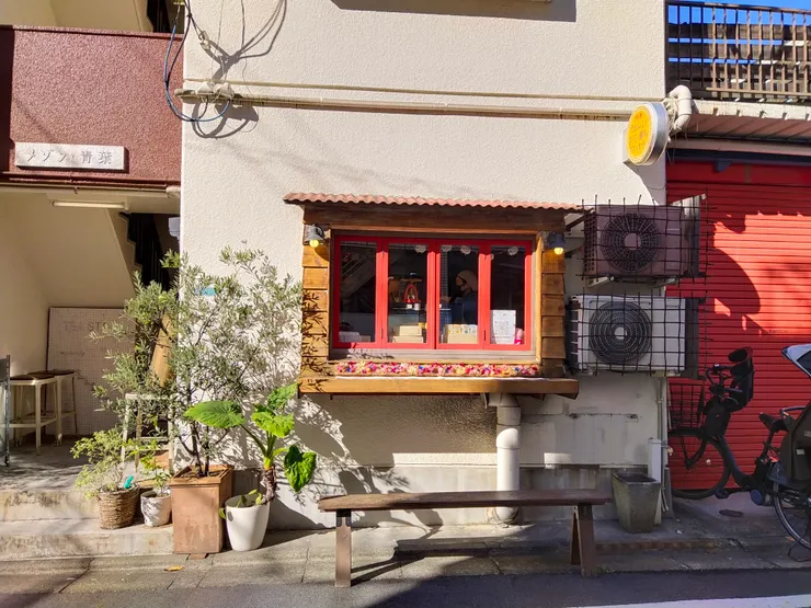 當天我就坐在這張木椅上享用布丁