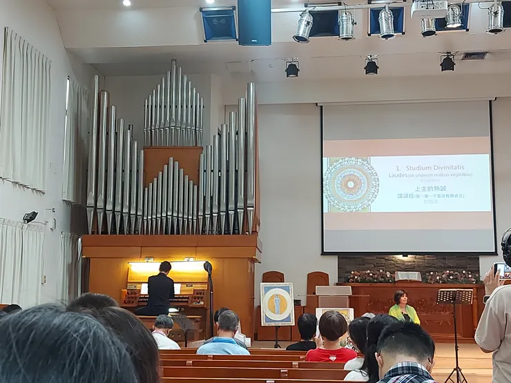 祈禱會與講座會場，巨大的管風琴相當吸睛，也帶來精彩宏偉的演奏樂音。