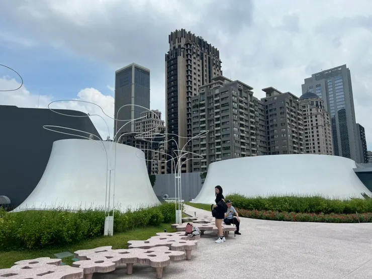 鋼絲的造型很像樹。